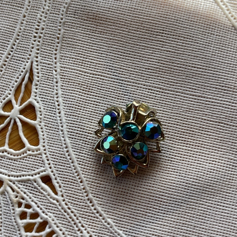 Beautiful vintage sparkly aurora borealis brooch with adjustable pin back - Picture 7 of 9